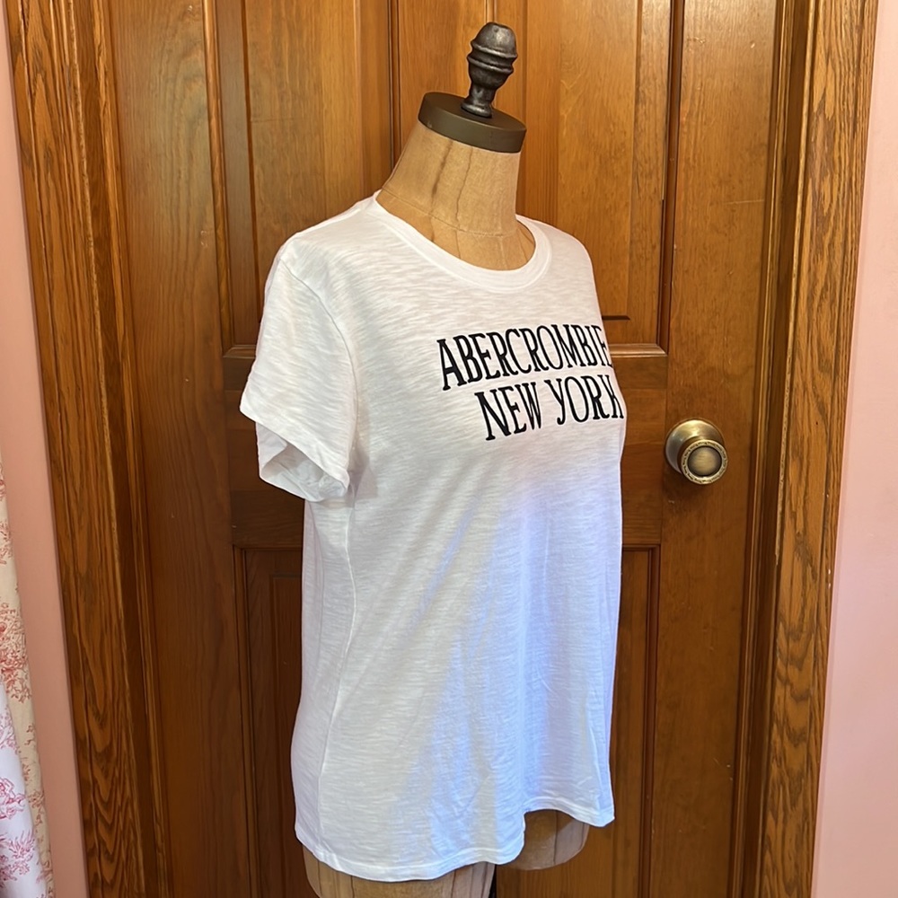 EUC A&F white shirt sleeve tee Size L